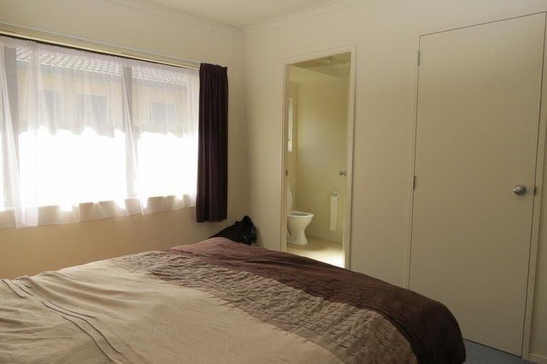 Photo of property in 70 Milson Drive, Papakura, 2110