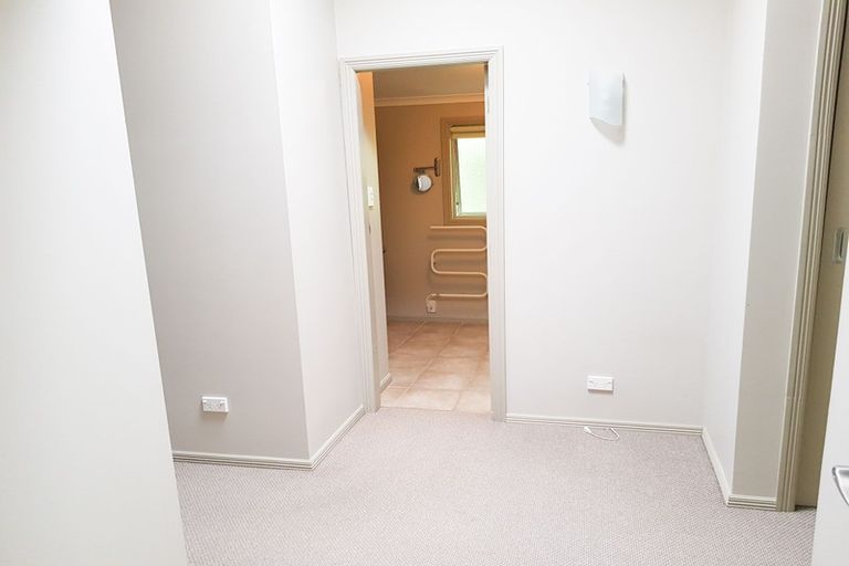 Photo of property in 19 Pohutukawa Avenue, Red Beach, 0932