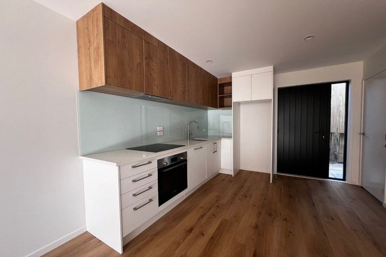 Photo of property in 21 Divich Avenue, Te Atatu South, Auckland, 0610