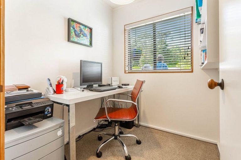 Photo of property in 8 Buckleys Track, Paremoremo, Auckland, 0632