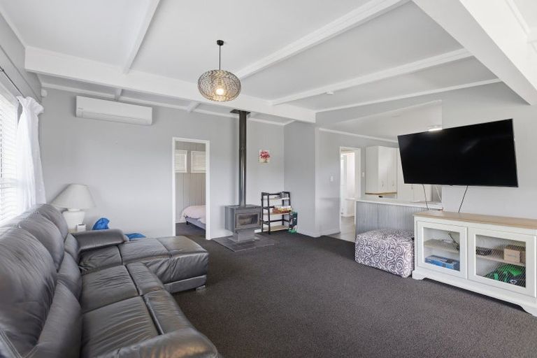 Photo of property in 49 Ngakoti Street, Urenui, 4375