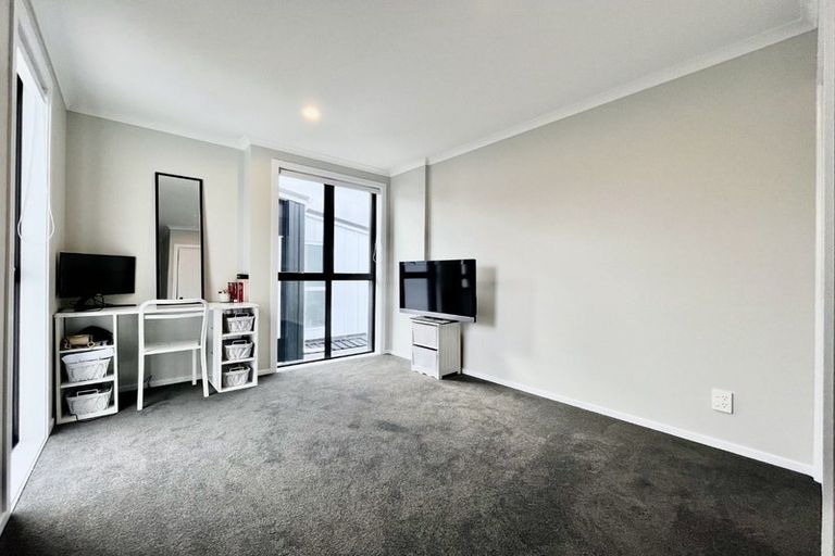 Photo of property in 9b Hinau Grove, Wainuiomata, Lower Hutt, 5014