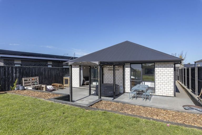 Photo of property in 19 Croydon Street, Woodend, 7610