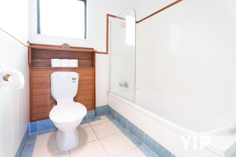 Photo of property in 20 Lyndfield Lane, Newlands, Wellington, 6037