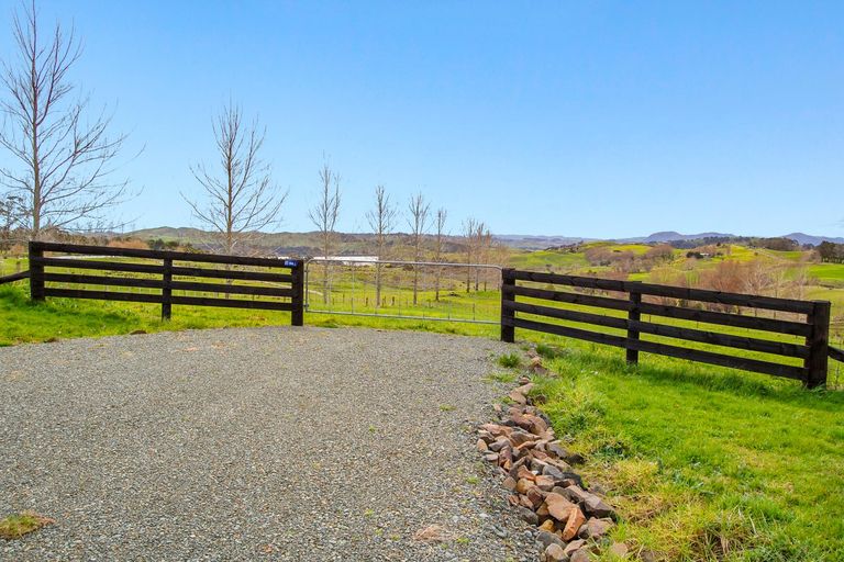 Photo of property in 54 Rangiora Road, Kaiwaka, 0573