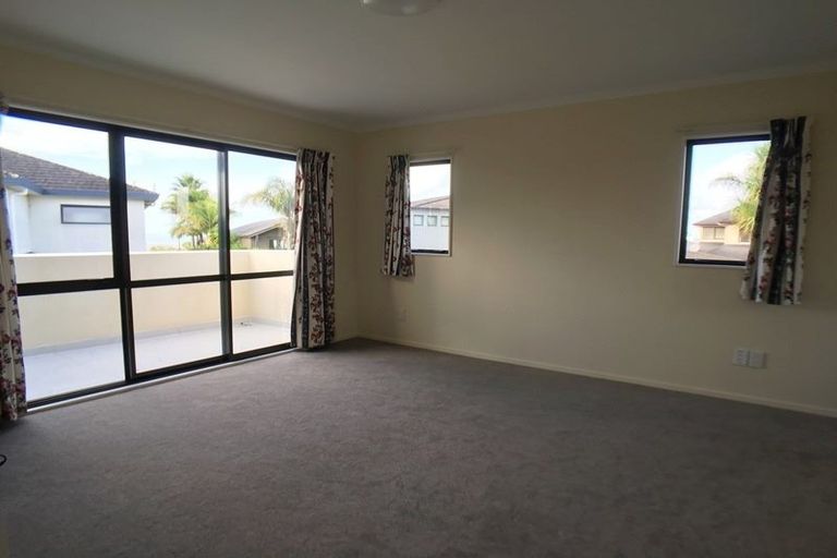 Photo of property in 32 Riverstone Road, Te Atatu Peninsula, Auckland, 0610