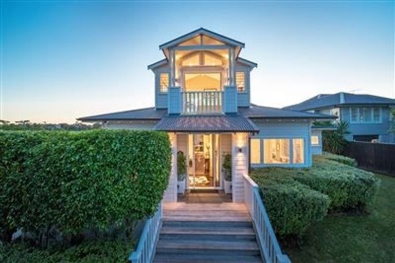 Photo of property in 41 Seaview Avenue, Northcote, Auckland, 0627