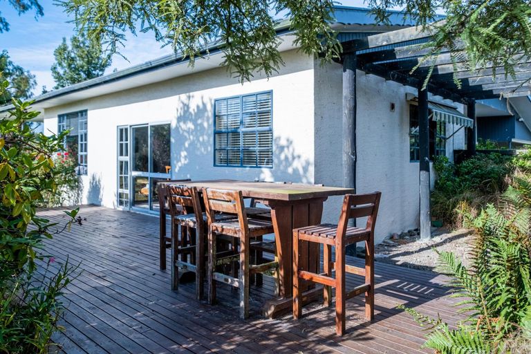 Photo of property in 72 Timaru Road, Waimate, 7924