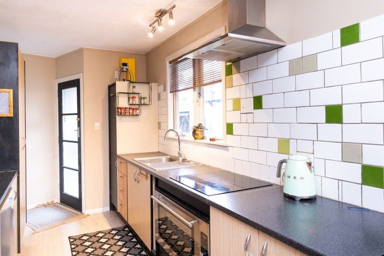 Photo of property in 2 Jarvis Place, Taradale, Napier, 4112