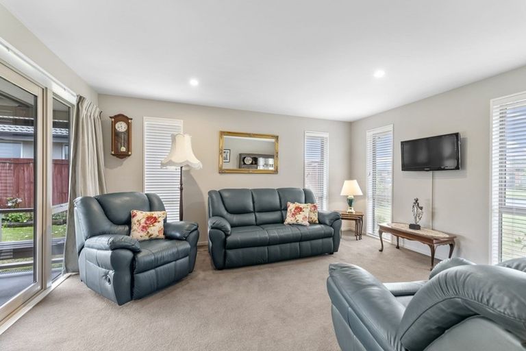 Photo of property in 13 Maple Place, Rangiora, 7400