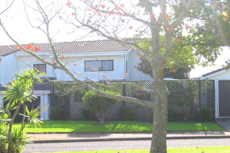 Photo of property in 1/2 Monde Place, Clover Park, Auckland, 2019