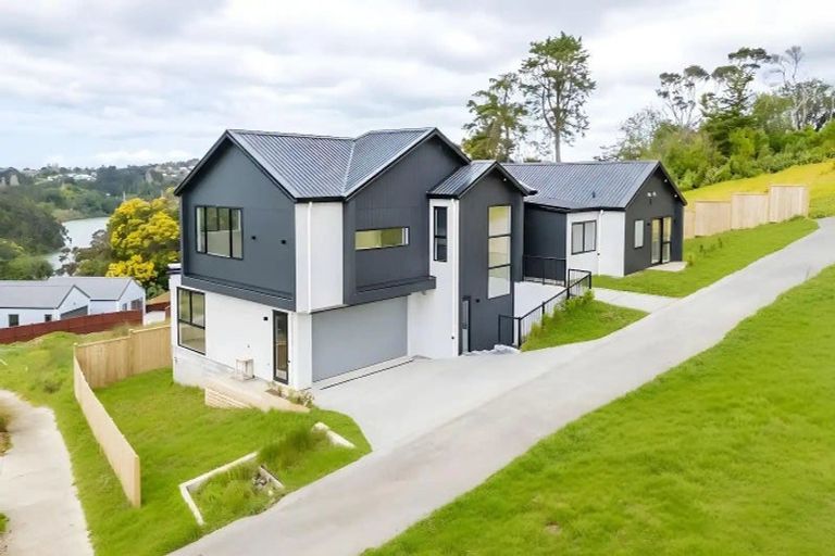 Photo of property in 30 Awanui Road, Red Beach, 0932