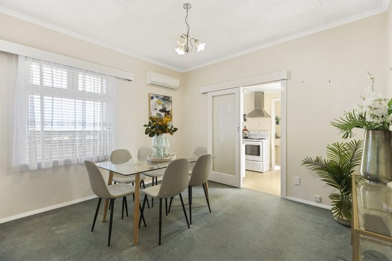 Photo of property in 100 Yule Street, Lyall Bay, Wellington, 6022