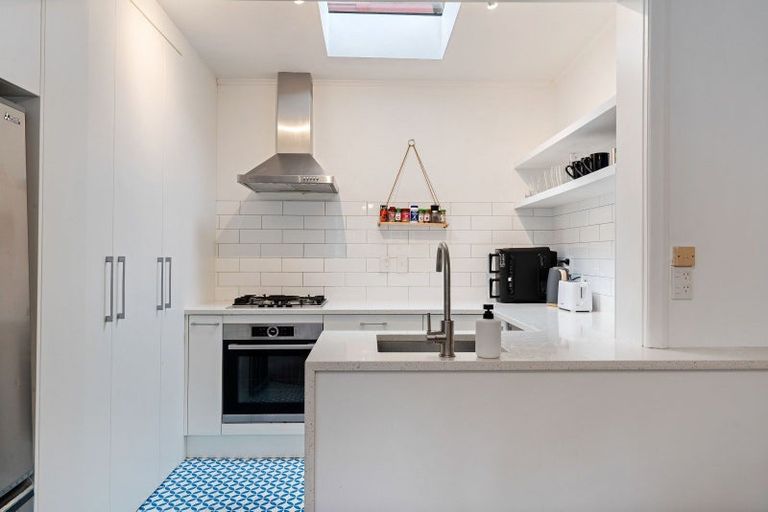 Photo of property in 210 Sydney Street West, Thorndon, Wellington, 6011