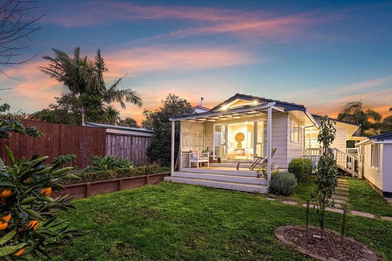 Photo of property in 14a Taioma Crescent, Te Atatu Peninsula, Auckland, 0610