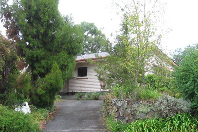 Photo of property in 5 Crystal Avenue, Glendene, Auckland, 0602