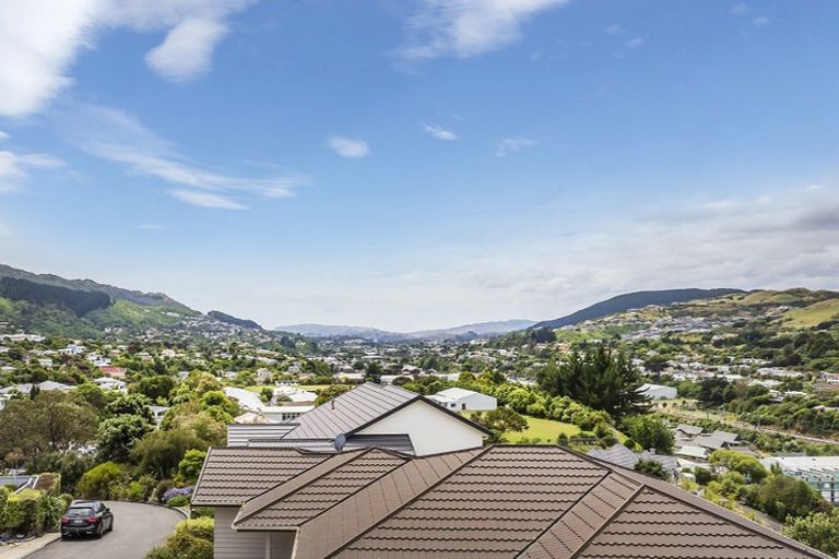 Photo of property in 5 Linacre Way, Tawa, Wellington, 5028
