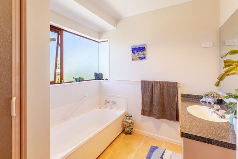 Photo of property in 41 Domain Road, Waipawa, 4210