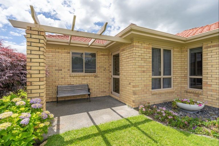 Photo of property in 12 Sovereign Isle Lane, Rototuna, Hamilton, 3210