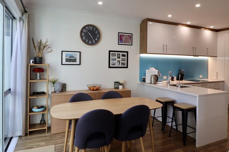 Photo of property in 11f Clearwater Cove, West Harbour, Auckland, 0618