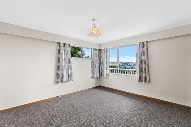Photo of property in 28 Jane Grove, Paparangi, Wellington, 6037