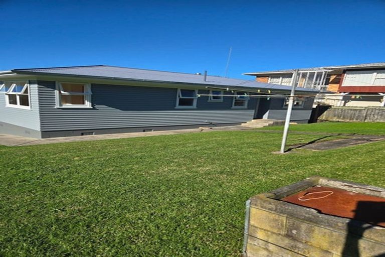 Photo of property in 40 Seabreeze Road, Narrow Neck, Auckland, 0624