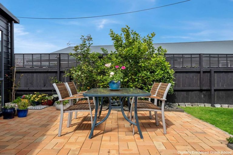 Photo of property in 2/1 Woodside Road, Massey, Auckland, 0614