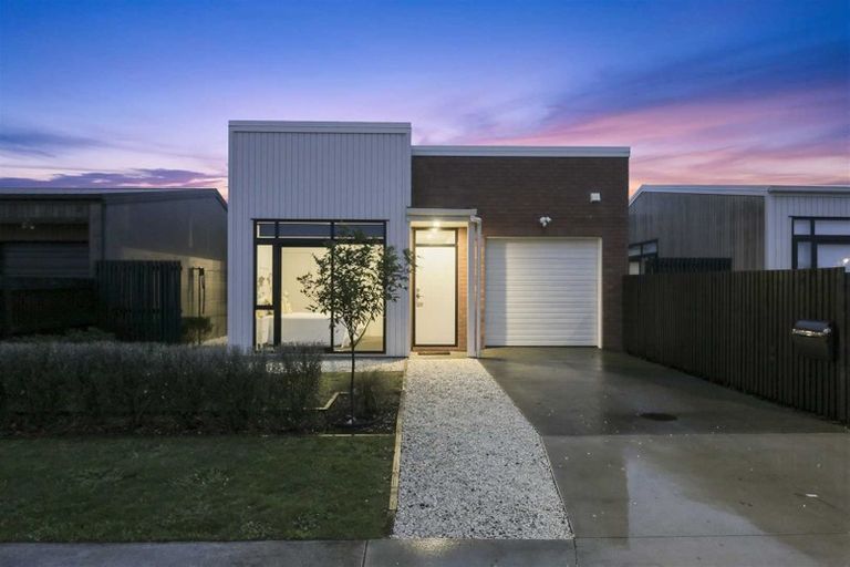 Photo of property in 5 Leadership Crescent, Papakura, 2110