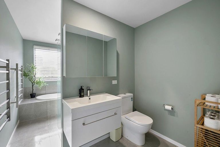 Photo of property in 32a Aubrey Street, New Plymouth, 4310