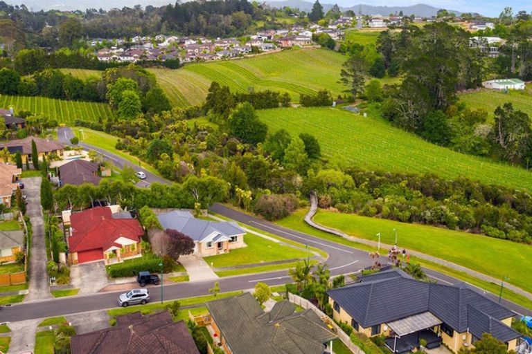Photo of property in 1 Fleetwood Drive, Henderson, Auckland, 0612