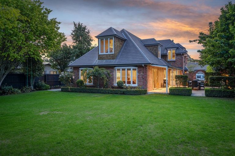 Photo of property in 12 Glenburn Place, Avonhead, Christchurch, 8042