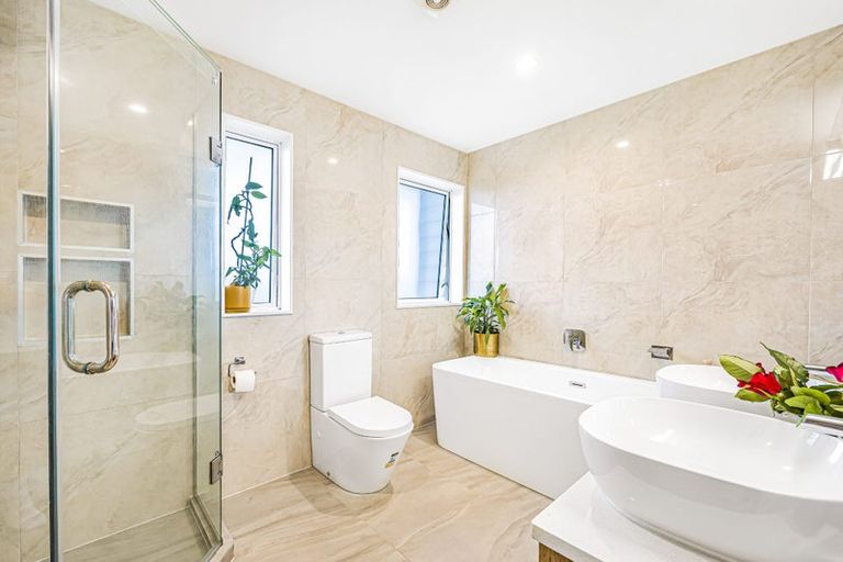 Photo of property in 44 Boocock Crescent, Orewa, 0931