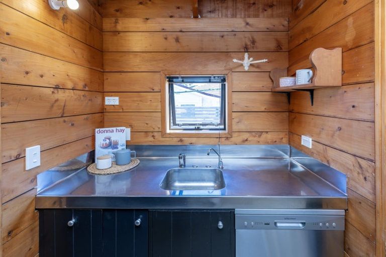 Photo of property in 102a Seaview Road, Paraparaumu Beach, Paraparaumu, 5032