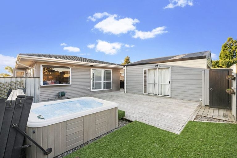 Photo of property in 37a Bradbury Road, Botany Downs, Auckland, 2010
