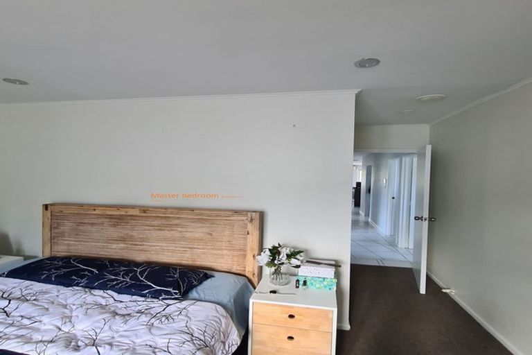Photo of property in 54 Captain Scott Road, Glen Eden, Auckland, 0602