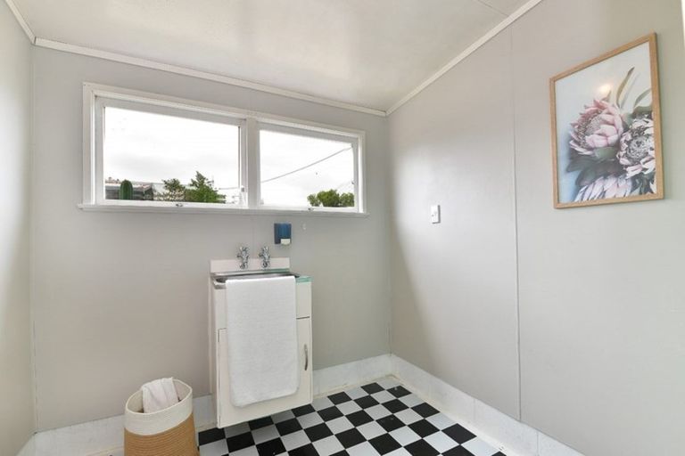 Photo of property in 21 Railway Street, Helensville, 0800