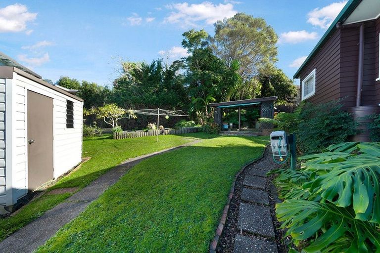Photo of property in 28 Manhattan Heights, Glendene, Auckland, 0602