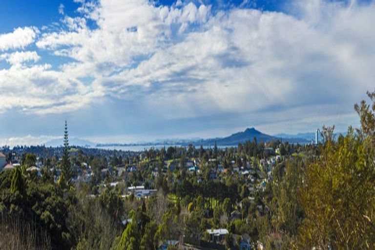 Photo of property in 76 Manuka Road, Glenfield, Auckland, 0629