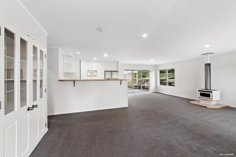 Photo of property in 11 Owl Court, Unsworth Heights, Auckland, 0632