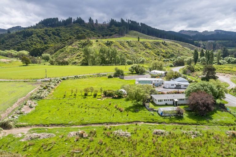 Photo of property in 2936 White Rock Road, Tuturumuri, Martinborough, 5782