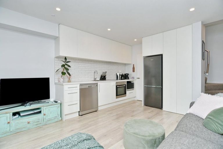 Photo of property in 8/10 New Brighton Road, Shirley, Christchurch, 8061