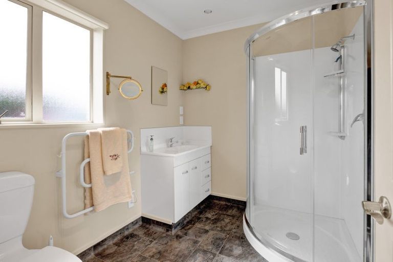 Photo of property in 2a Elizabeth Grove, Stratford, 4332