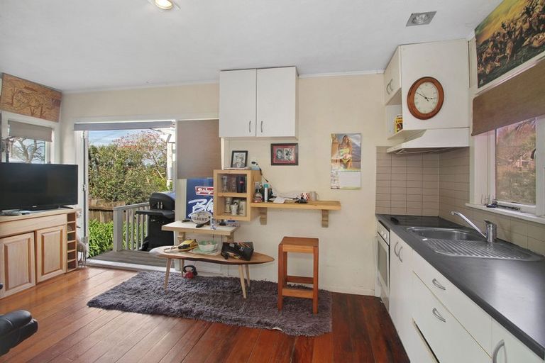 Photo of property in 4 Mceldowney Road, Titirangi, Auckland, 0604