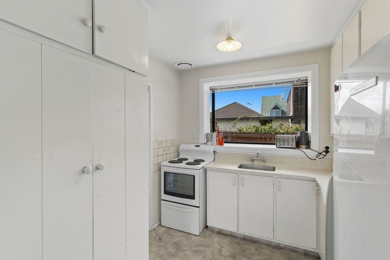 Photo of property in 12 Harkness Place, Avonhead, Christchurch, 8042