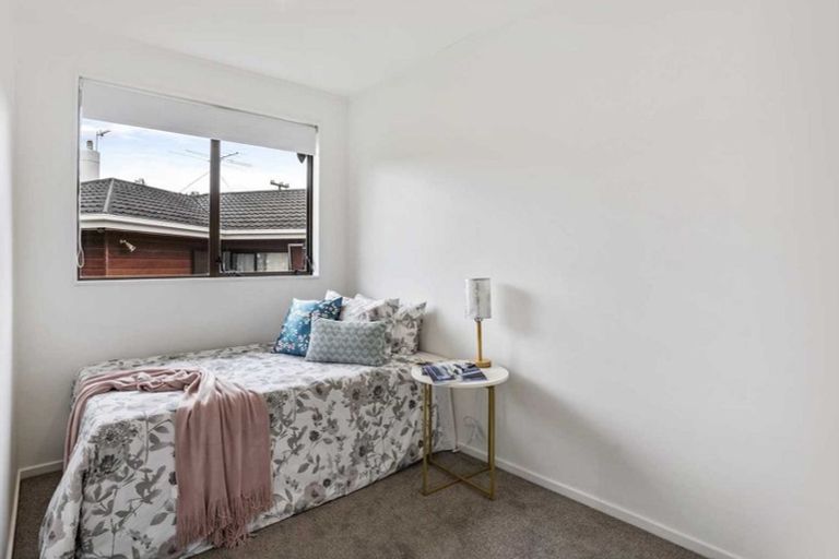 Photo of property in 1/1 Meadowvale Avenue, Forrest Hill, Auckland, 0620