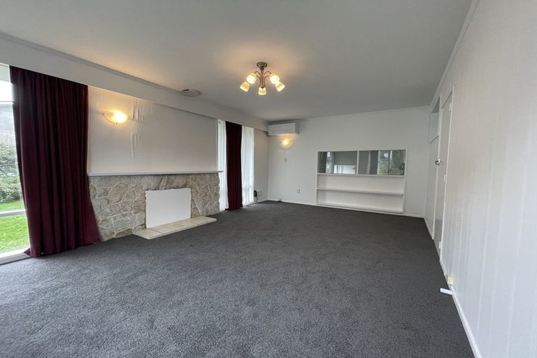 Photo of property in 6 Churton Drive, Churton Park, Wellington, 6037