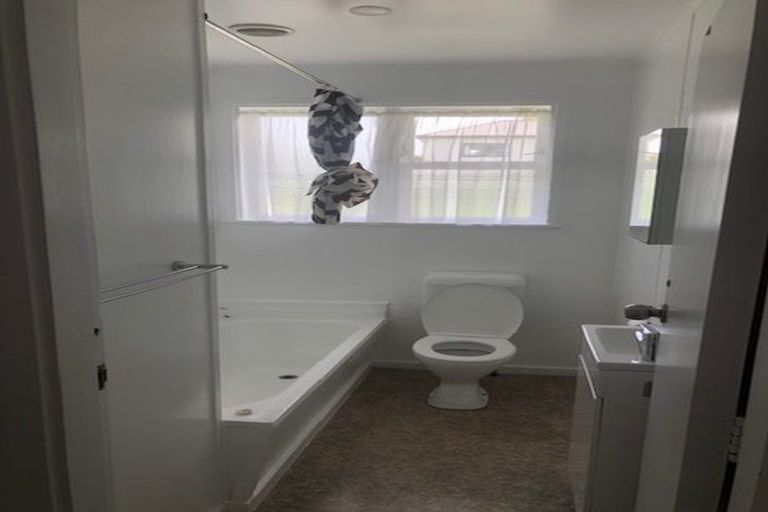 Photo of property in 9 Kotuku Street, Te Atatu Peninsula, Auckland, 0610