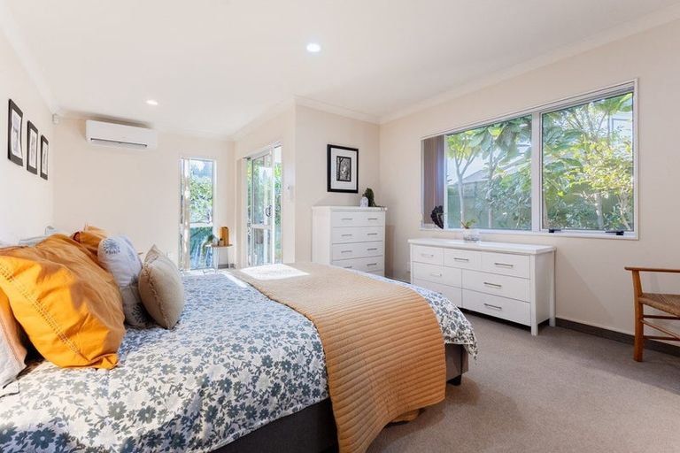 Photo of property in 43 Quadrant Heights, Paraparaumu, 5032