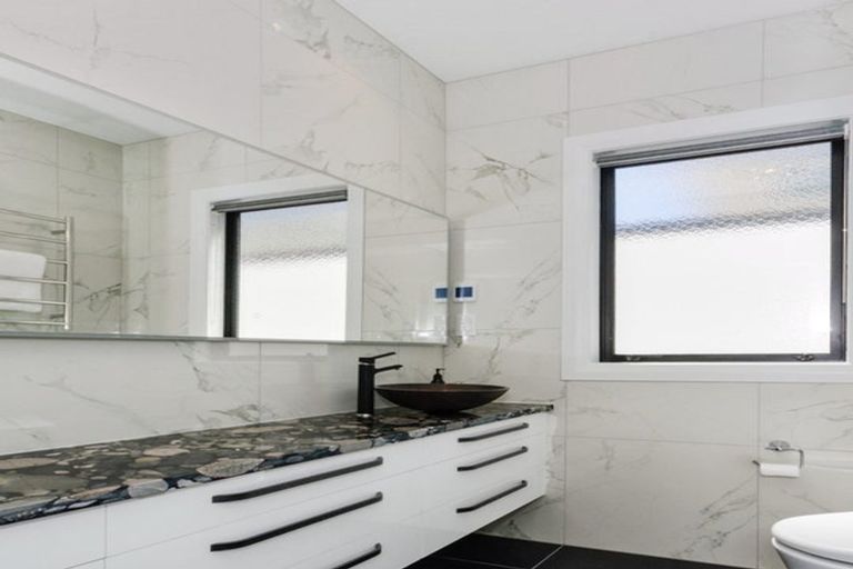 Photo of property in 10 Kerrykeel Drive, Flat Bush, Auckland, 2019