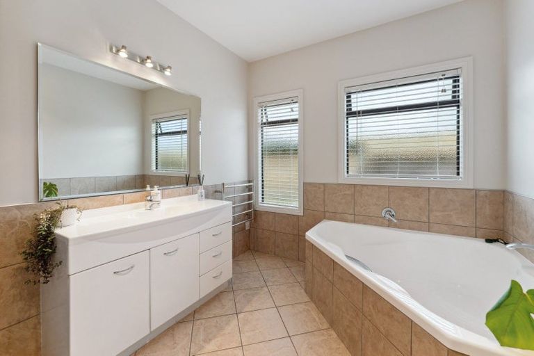 Photo of property in 8 Ernest Kemp Rise, Wharewaka, Taupo, 3330
